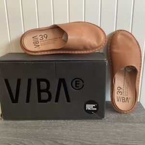 VIBAe Roma Leather Mule in Fawn Tan sz9